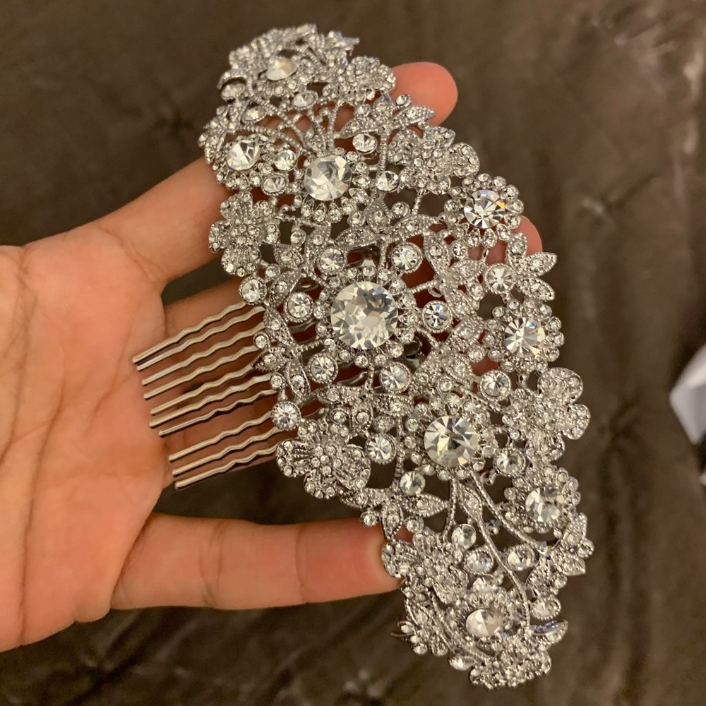 Bridal headpiece in excellent condition